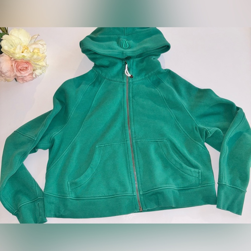 Lululemon Scuba Oversized Full-Zip Hoodie
Cascadia Green M/L